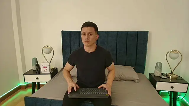 Andrewfalcon online show from March 12, 7:14 pm