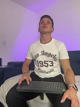 Andrewfalcon online show from November 11, 7:30 pm