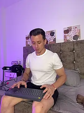 Andrewfalcon online show from November 3, 6:44 pm