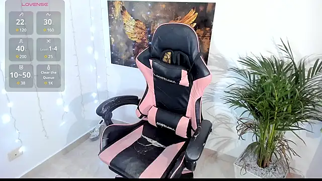 Snapshot of vioolettss chatting on February 7, 12:42 am vioolettss online show from February 7, 12:42 am