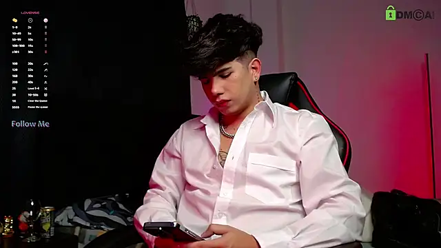 LyleBennett  online show from October 31, 11:18 am