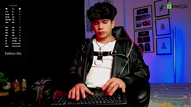 LyleBennett  online show from November 14, 11:47 am