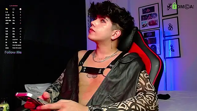 LyleBennett  online show from December 4, 12:15 pm