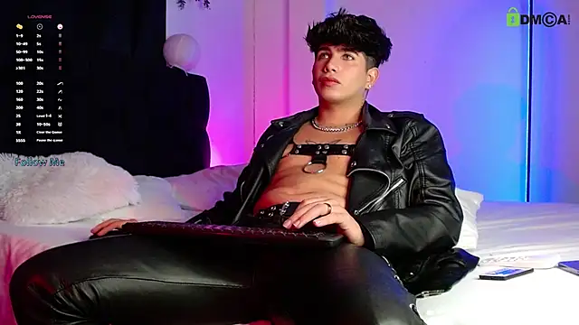 LyleBennett  online show from October 21, 10:36 am