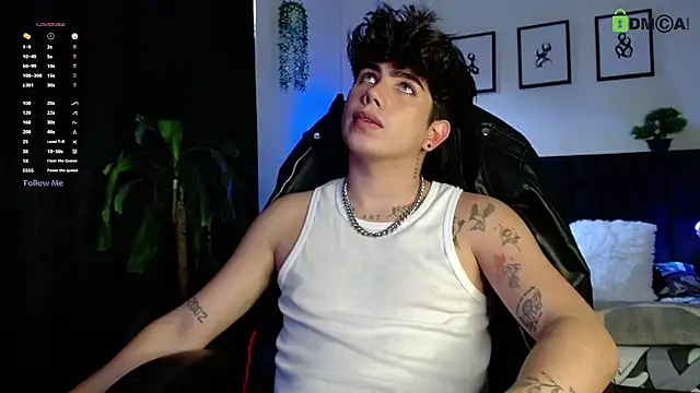 LyleBennett  online show from February 19, 9:45 pm