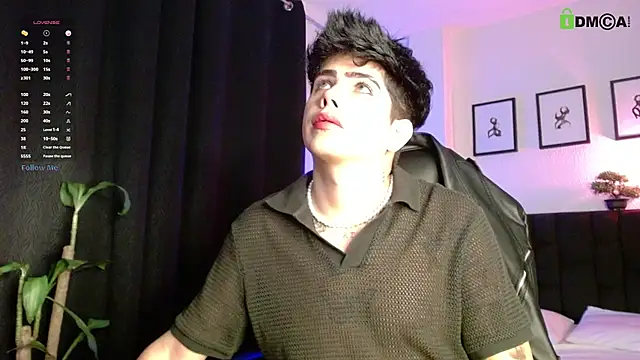 LyleBennett  online show from March 30, 10:39 am