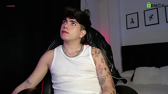 LyleBennett  online show from March 6, 10:54 am