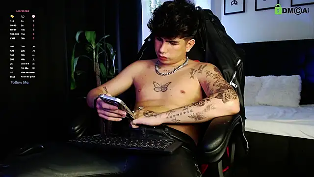 LyleBennett  online show from March 1, 9:37 pm