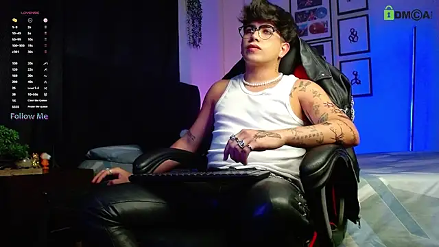 LyleBennett  online show from December 21, 10:50 am