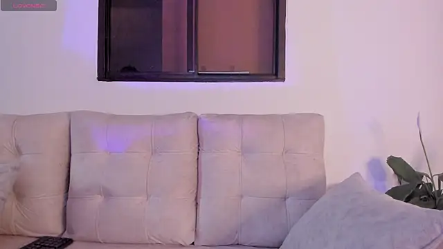 Snapshot of stephaniediaz chatting on January 7, 4:45 pm stephaniediaz online show from January 7, 4:45 pm