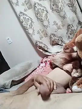 uelytom online show from December 3, 9:42 am