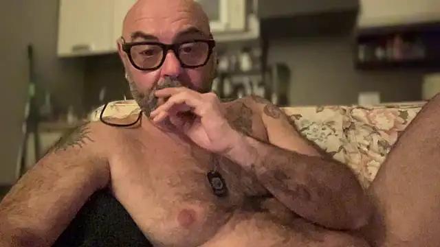 Snapshot of MM7026 chatting on May 11, 9:34 pm MM7026 online show from May 11, 9:34 pm