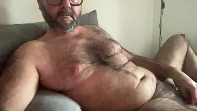 Snapshot of MM7026 chatting on December 8, 11:24 am MM7026 online show from December 8, 11:24 am