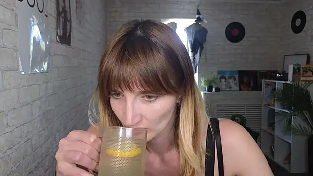 Snapshot of Nika_Kitten chatting on May 5, 11:13 am Nika Kitten online show from May 5, 11:13 am