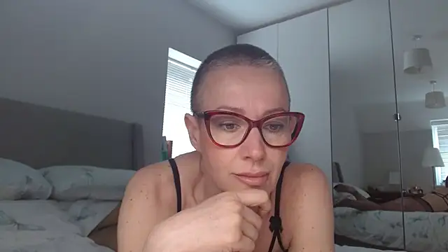 ELEGANT-ARIA36 online show from March 17, 8:40 am