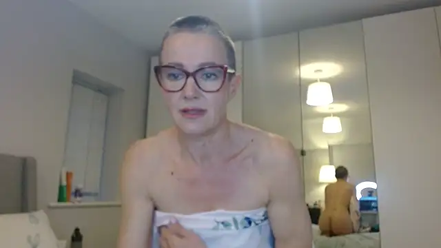 ELEGANT-ARIA36 online show from March 6, 6:05 pm