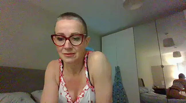 ELEGANT-ARIA36 online show from February 11, 8:48 am