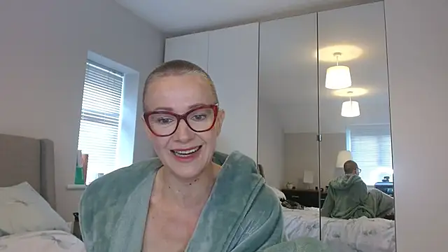 ELEGANT-ARIA36 online show from March 11, 8:30 am