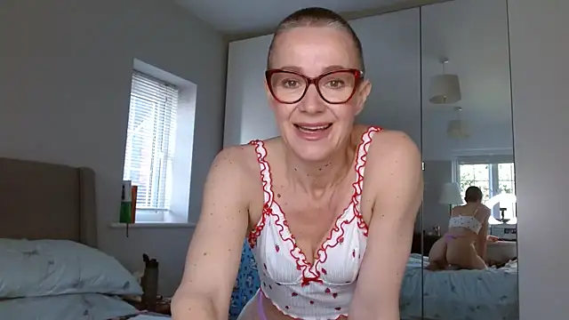 ELEGANT-ARIA36 online show from February 22, 12:40 pm