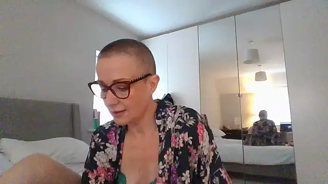 ELEGANT-ARIA36 online show from February 5, 9:46 am