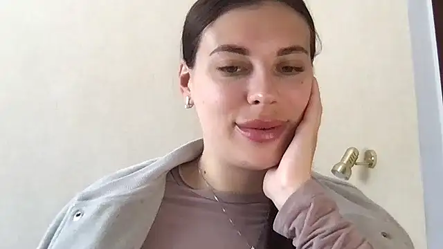 MoonriseGoddess online show from May 4, 8:06 am