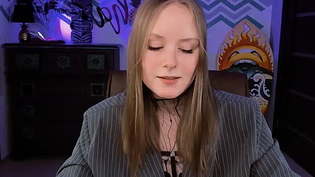 Snapshot of VivienLeeigh chatting on February 23, 6:23 pm VivienLeeigh online show from February 23, 6:23 pm