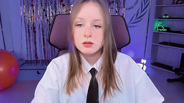 Snapshot of VivienLeeigh chatting on March 9, 9:02 am VivienLeeigh online show from March 9, 9:02 am