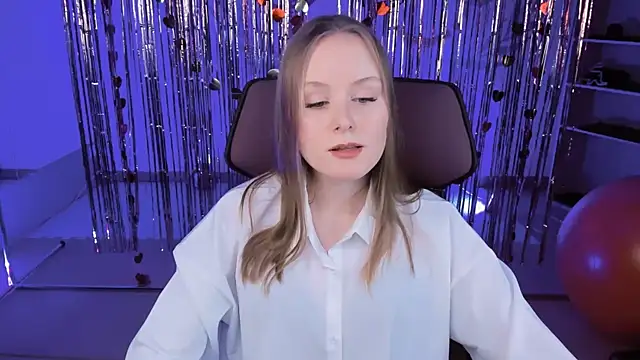 Snapshot of VivienLeeigh chatting on March 17, 4:22 pm VivienLeeigh online show from March 17, 4:22 pm