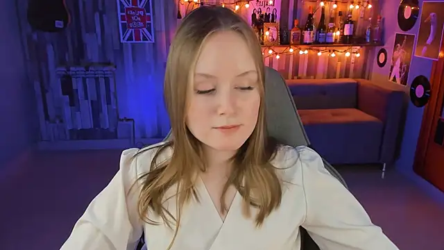 Snapshot of VivienLeeigh chatting on February 28, 7:25 pm VivienLeeigh online show from February 28, 7:25 pm