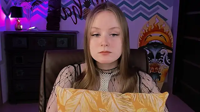 Snapshot of VivienLeeigh chatting on March 2, 9:10 am VivienLeeigh online show from March 2, 9:10 am