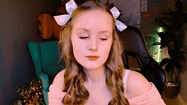 Snapshot of VivienLeeigh chatting on September 14, 9:09 am VivienLeeigh online show from September 14, 9:09 am