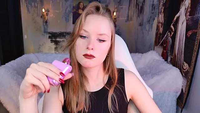 VivienLeeigh online show from April 3, 5:14 am