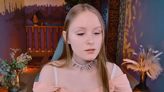 Snapshot of VivienLeeigh chatting on September 11, 9:09 am VivienLeeigh online show from September 11, 9:09 am