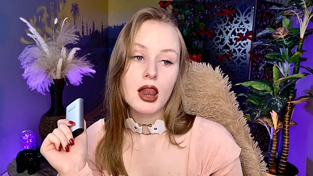 VivienLeeigh online show from February 18, 9:06 am