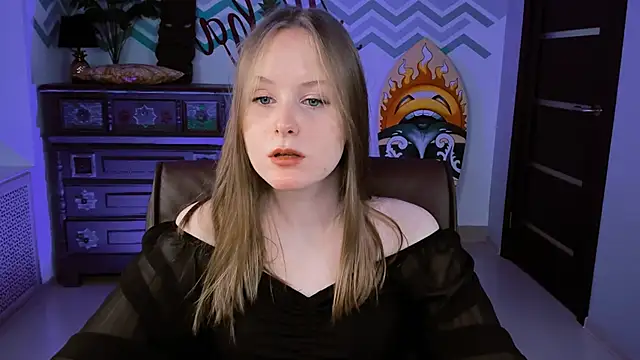 Snapshot of VivienLeeigh chatting on March 12, 1:08 pm VivienLeeigh online show from March 12, 1:08 pm