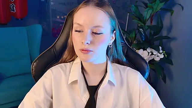 Snapshot of VivienLeeigh chatting on November 10, 10:09 am VivienLeeigh online show from November 10, 10:09 am