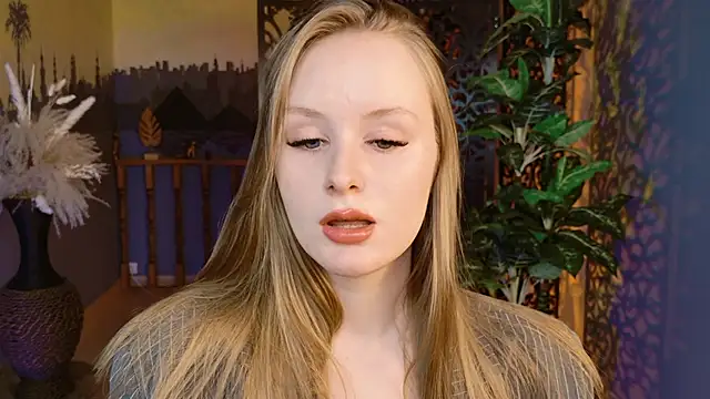 Snapshot of VivienLeeigh chatting on November 28, 1:44 pm VivienLeeigh online show from November 28, 1:44 pm