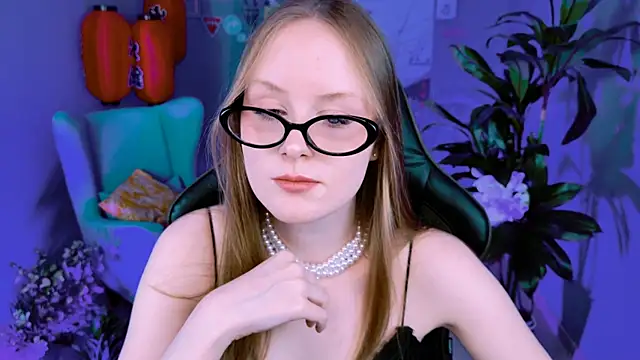 Snapshot of VivienLeeigh chatting on September 23, 1:07 pm VivienLeeigh online show from September 23, 1:07 pm