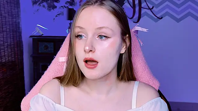 Snapshot of VivienLeeigh chatting on October 5, 1:24 pm VivienLeeigh online show from October 5, 1:24 pm