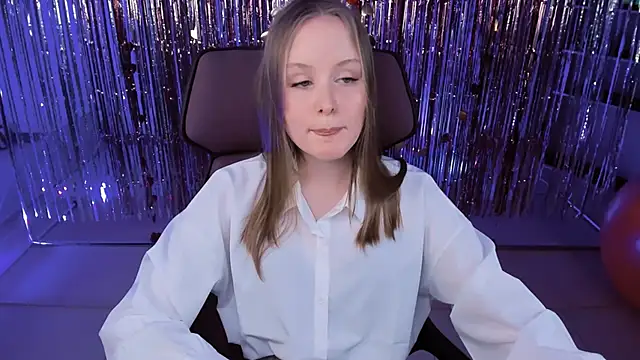 Snapshot of VivienLeeigh chatting on March 17, 7:26 pm VivienLeeigh online show from March 17, 7:26 pm