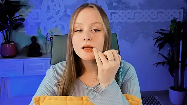 Snapshot of VivienLeeigh chatting on March 1, 6:32 pm VivienLeeigh online show from March 1, 6:32 pm