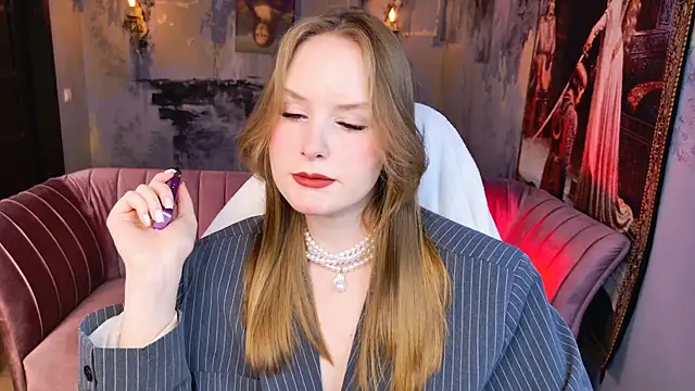 VivienLeeigh online show from May 4, 5:22 am