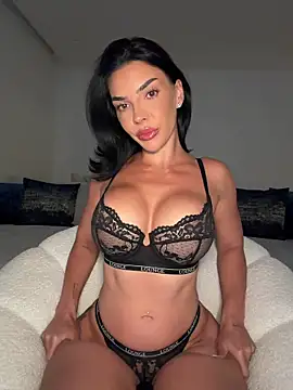 krissiswrld- online show from April 30, 5:31 pm