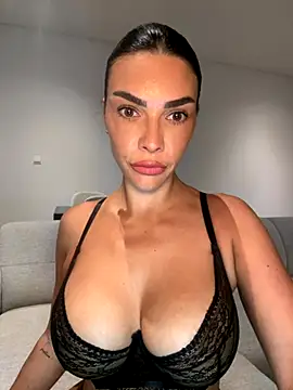 Snapshot of krissiswrld- chatting on October 13, 3:35 pm krissiswrld- online show from October 13, 3:35 pm