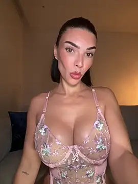 Snapshot of krissiswrld- chatting on December 18, 4:11 pm krissiswrld- online show from December 18, 4:11 pm