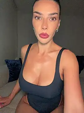 krissiswrld- online show from March 31, 6:21 pm