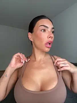 Snapshot of krissiswrld- chatting on September 17, 11:01 am krissiswrld- online show from September 17, 11:01 am