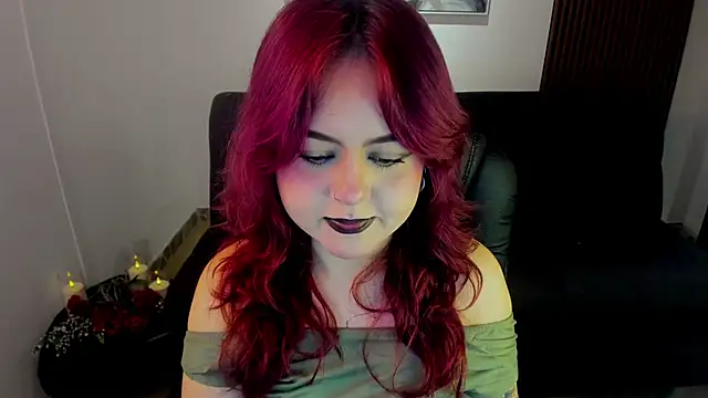 Snapshot of crimson_tati_ chatting on October 26, 4:35 am crimson tati online show from October 26, 4:35 am