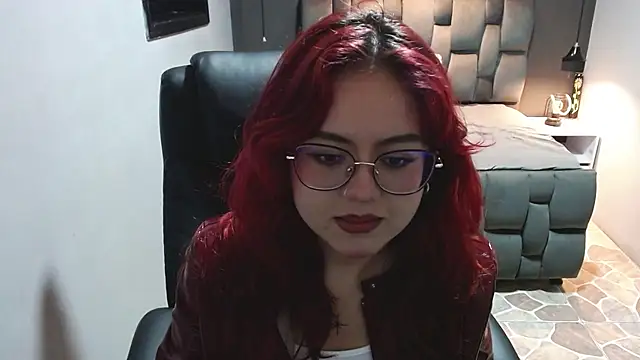 Snapshot of crimson_tati_ chatting on February 13, 4:22 am crimson tati online show from February 13, 4:22 am