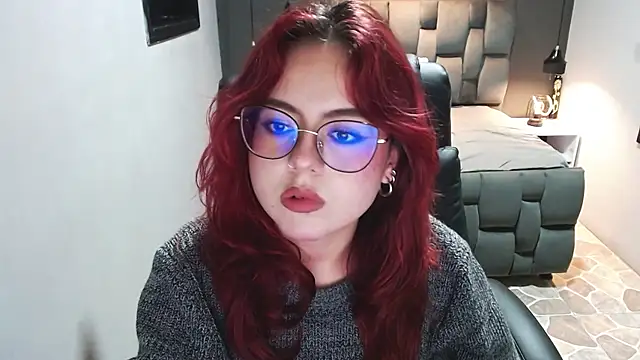 Snapshot of crimson_tati_ chatting on February 13, 7:35 am crimson tati online show from February 13, 7:35 am